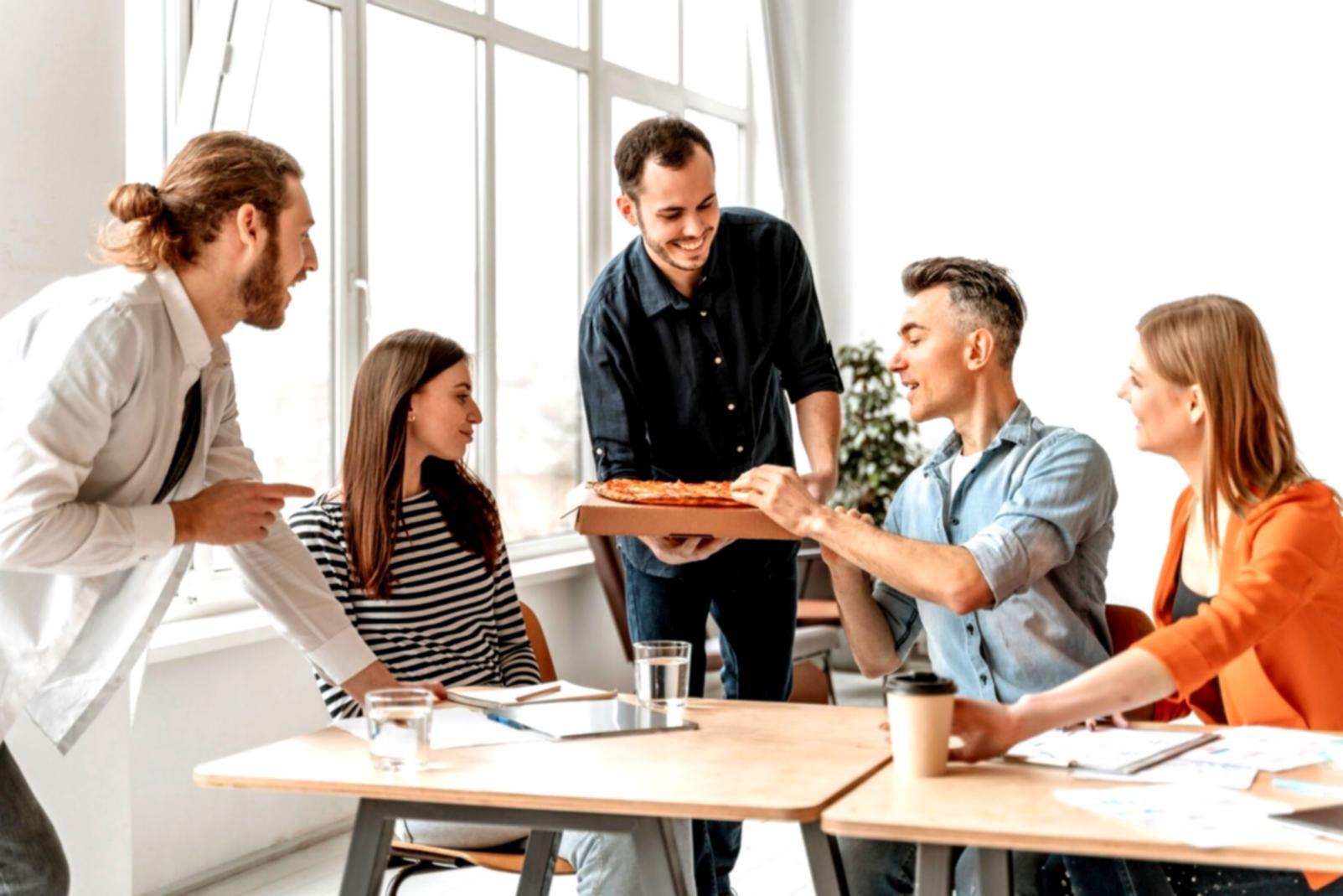 Formateur expliquant concepts financiers avancés