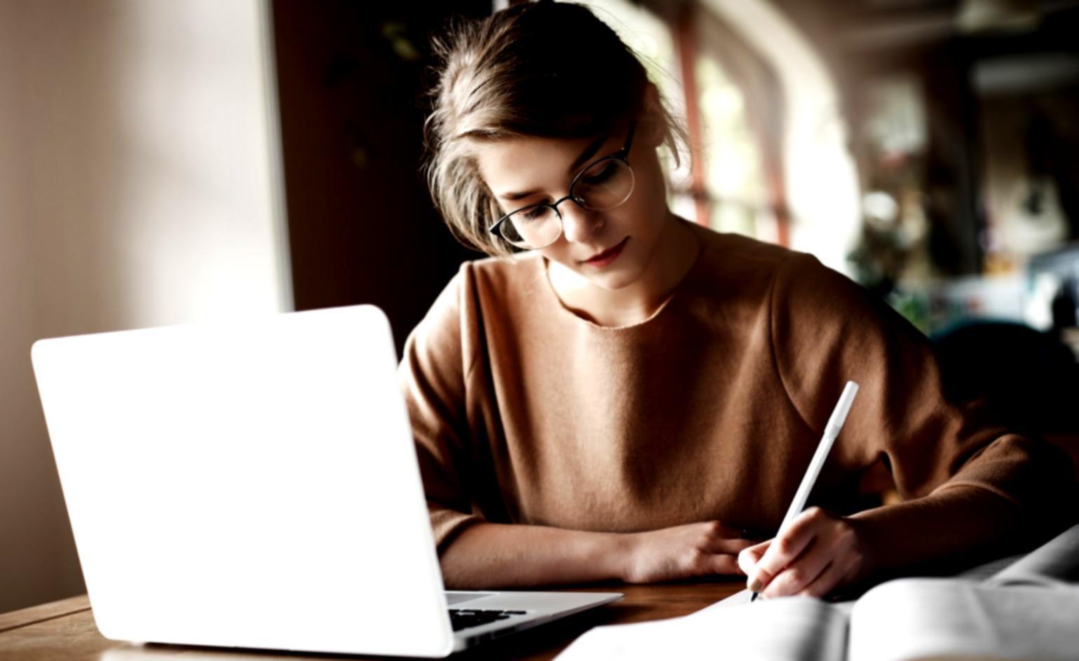 Analyse méthodologique des données financières avec graphiques et tableaux