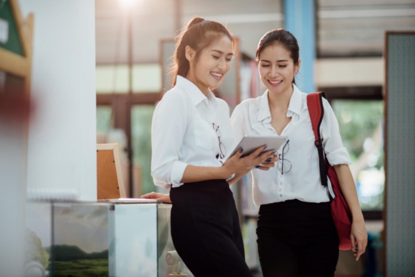 Interface logiciel de consolidation financière moderne